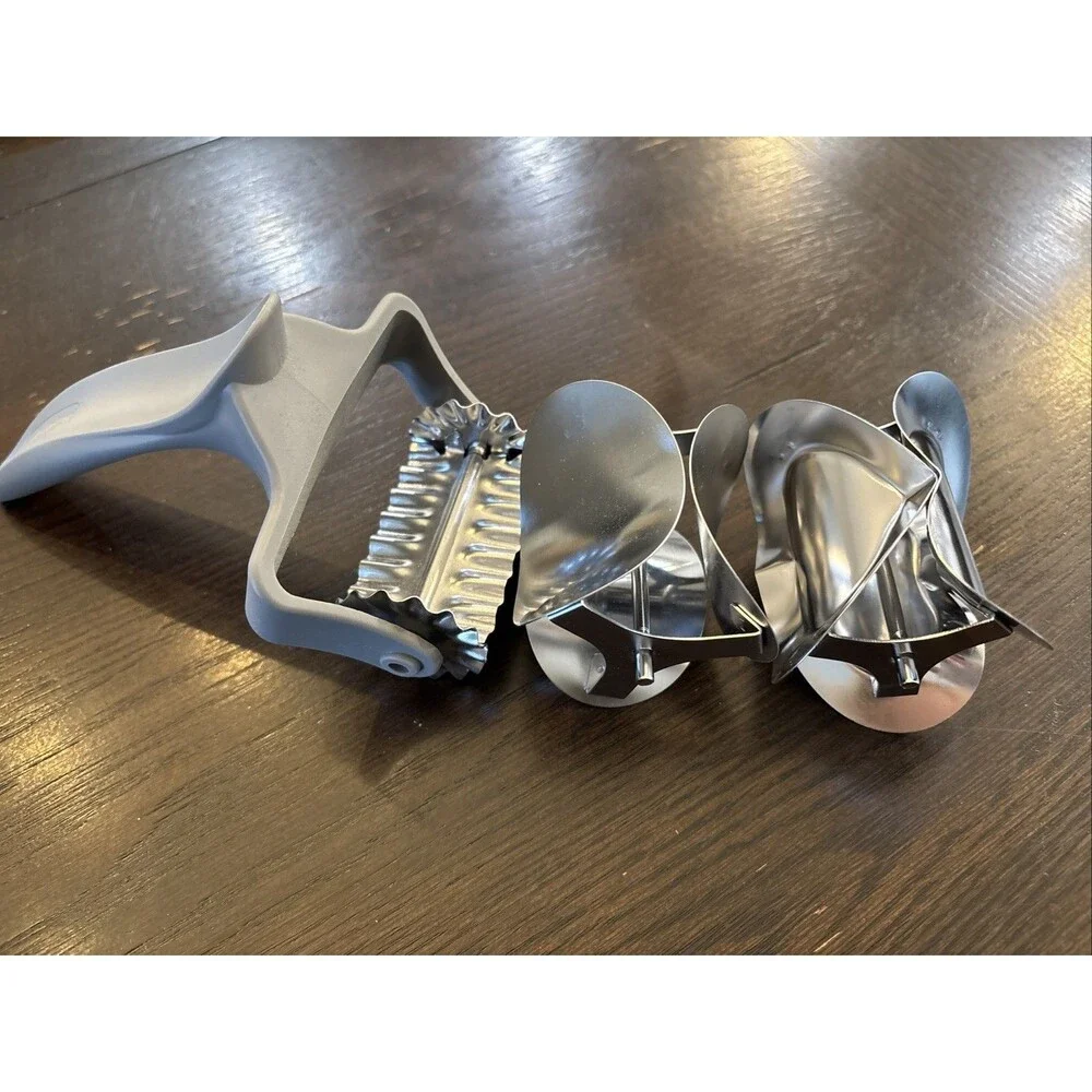 Pampered Chef Rolling Cookie Cutter # 1442 & Attachments Kitchen Dough Roller